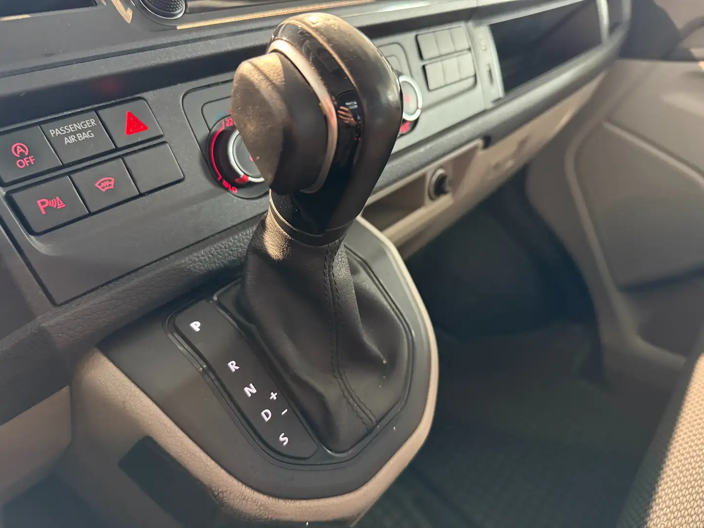 Vehicle image, number 9