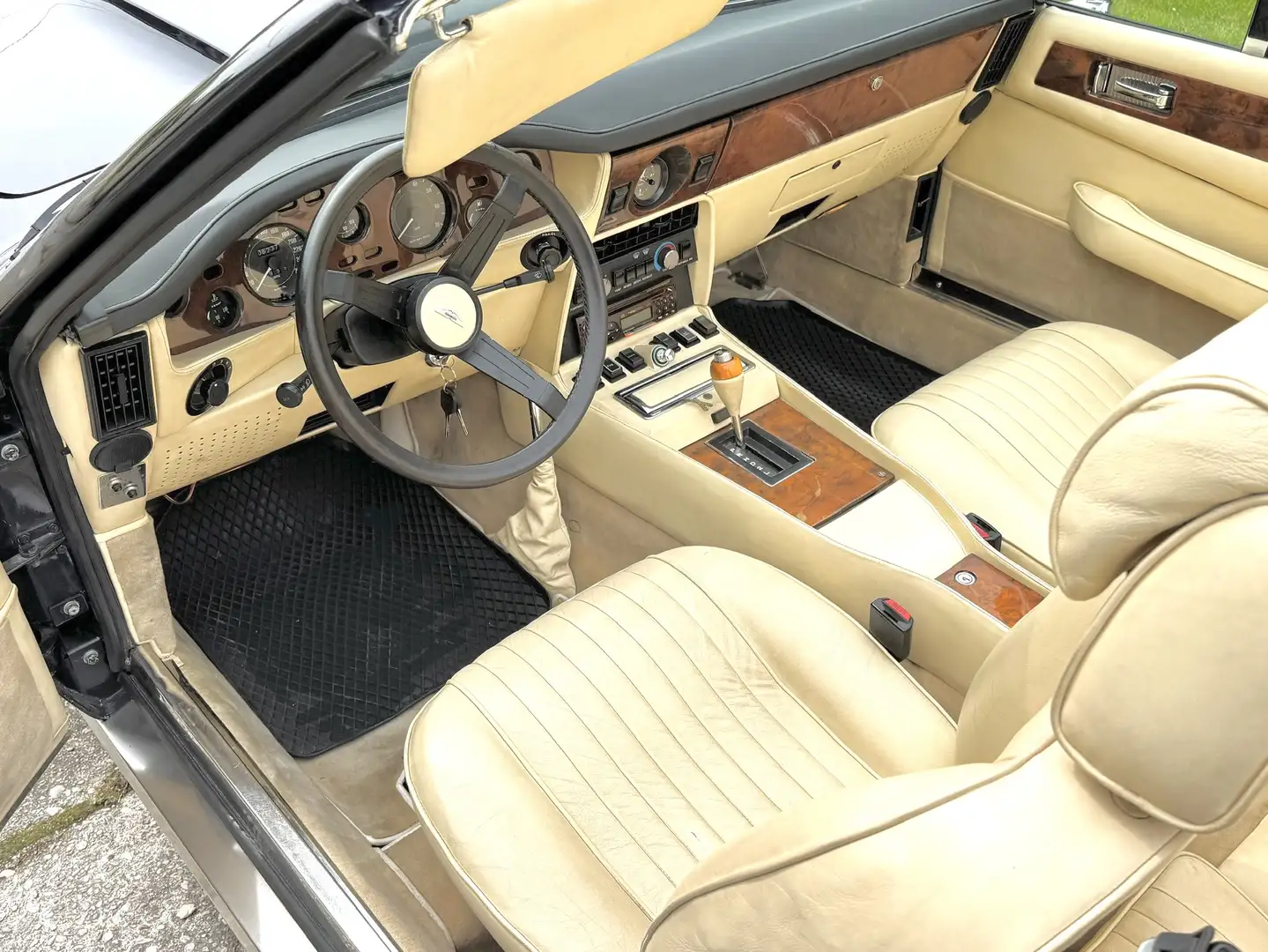 Vehicle image, number 12