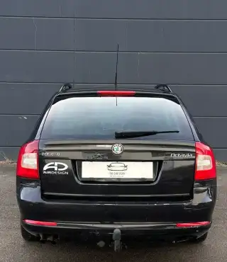 Vehicle image thumbnail, number 7