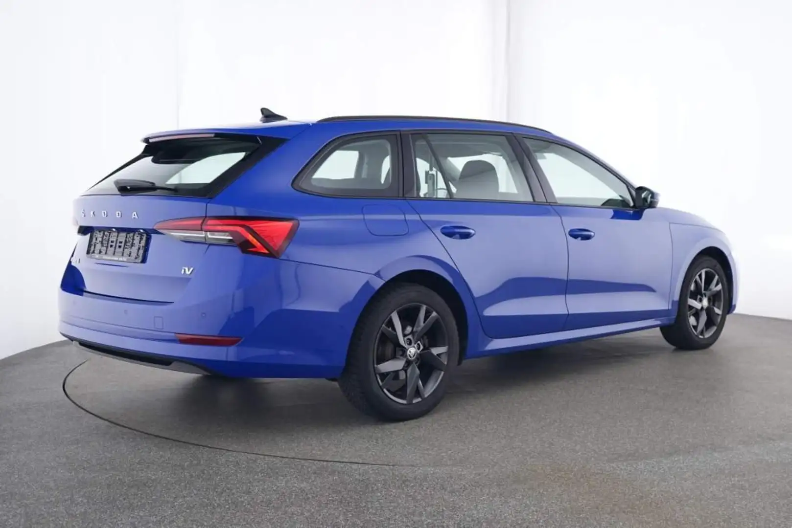 Vehicle image, number 4