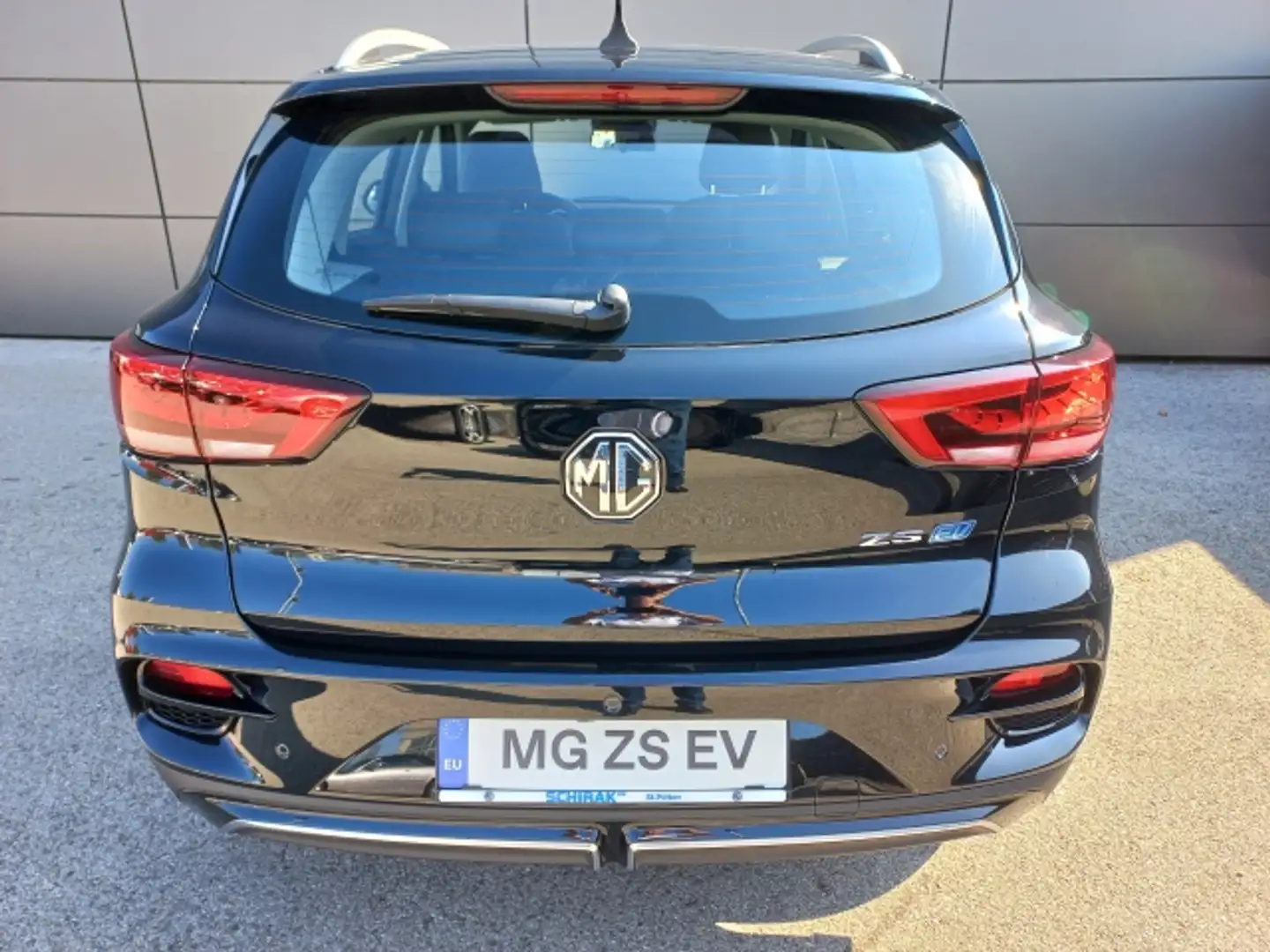 Vehicle image, number 4