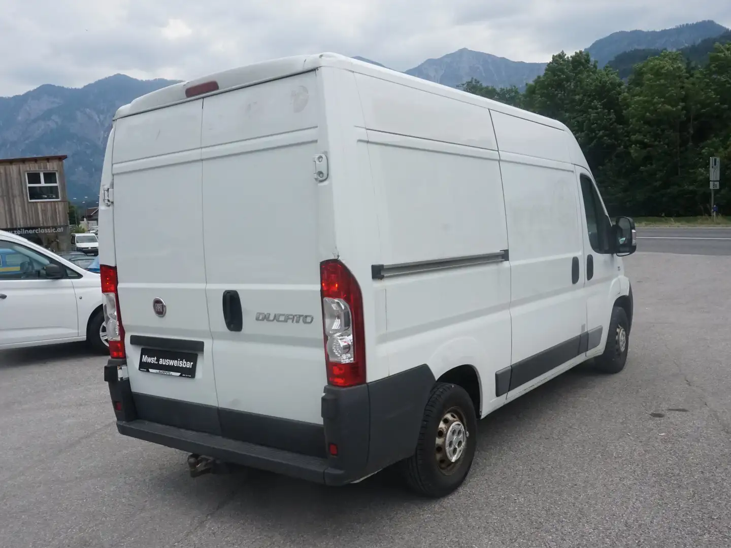 Vehicle image, number 10