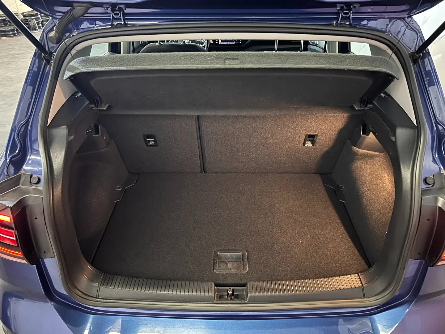 Vehicle image, number 4