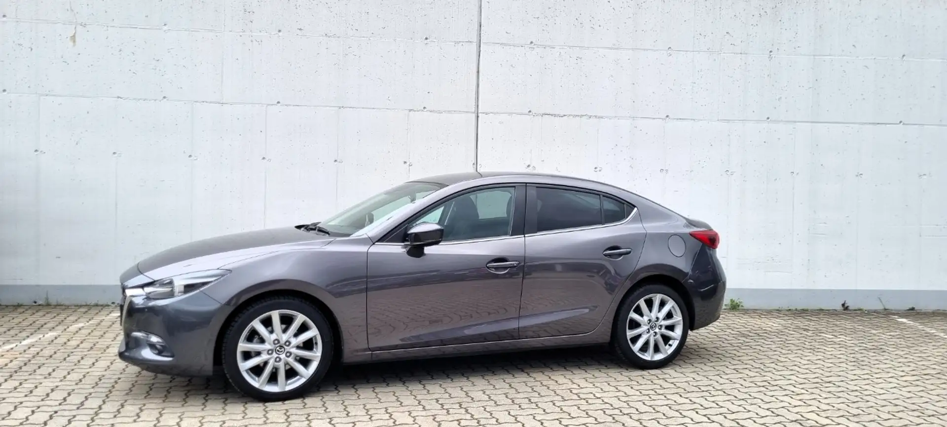 Vehicle image, number 3
