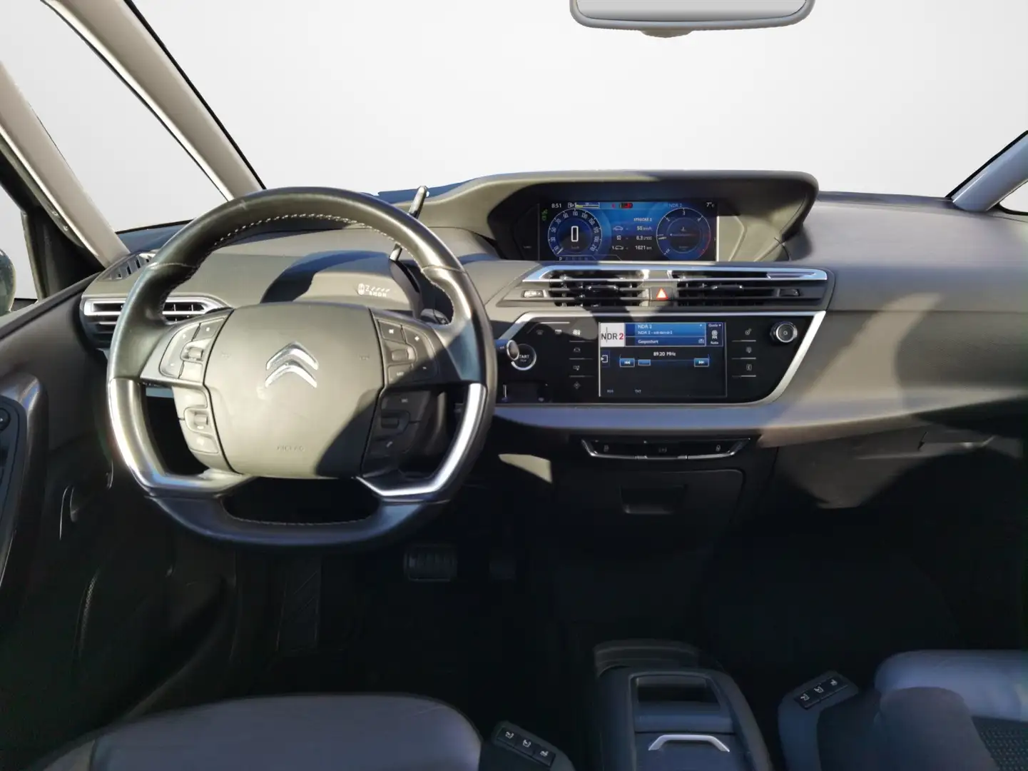 Vehicle image, number 12