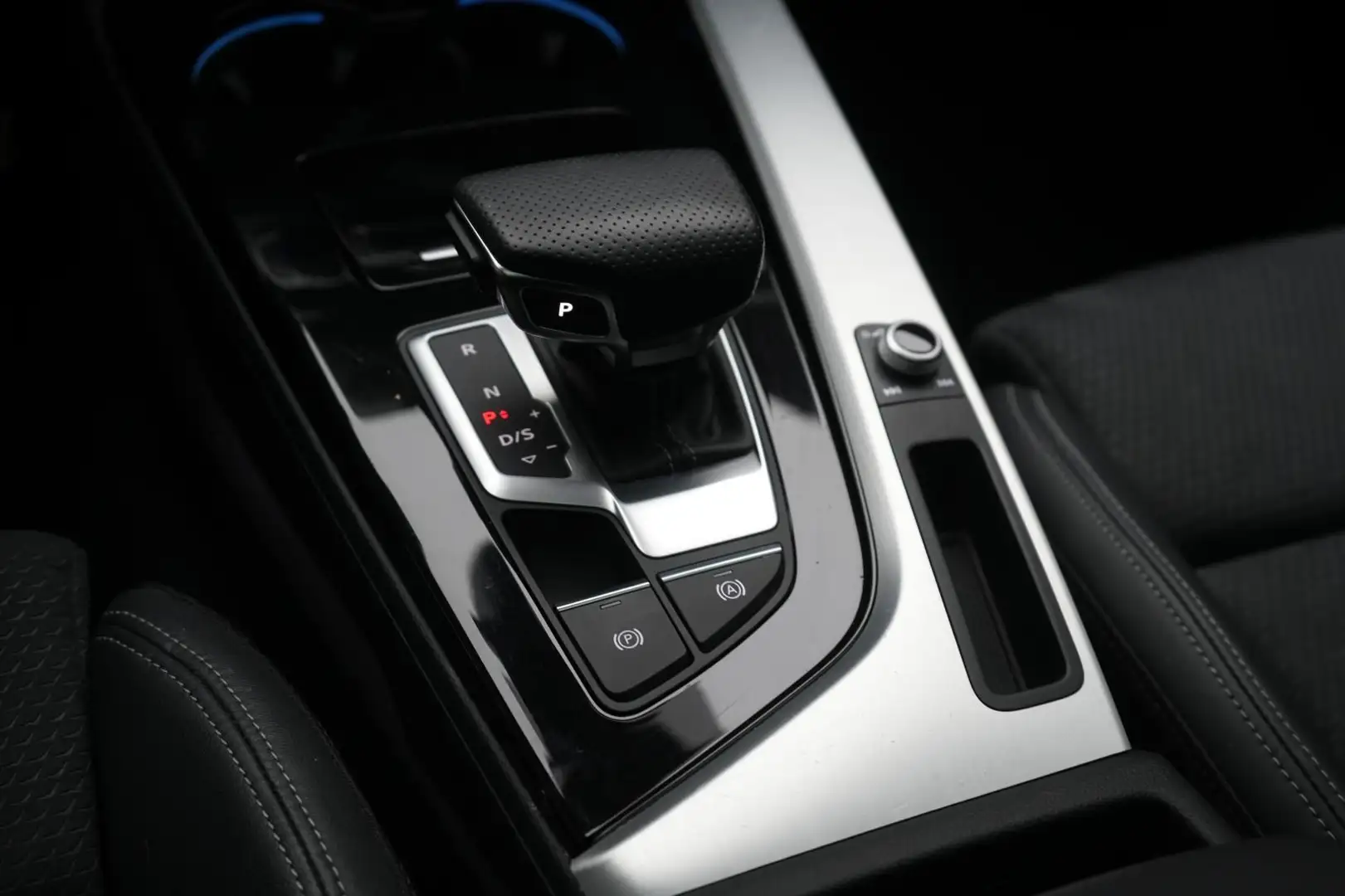 Vehicle image, number 12