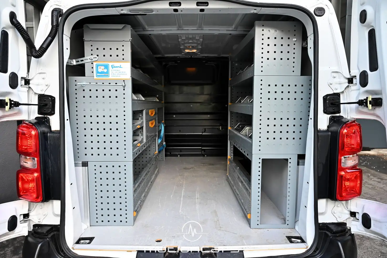 Vehicle image, number 16