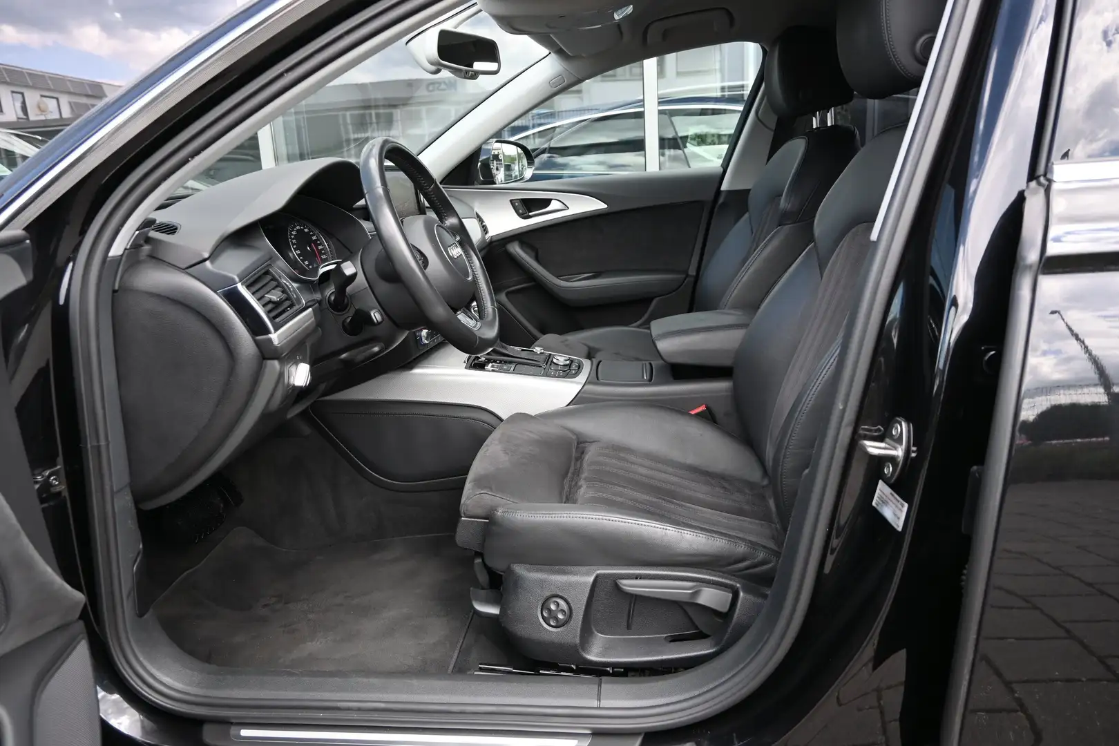 Vehicle image, number 10