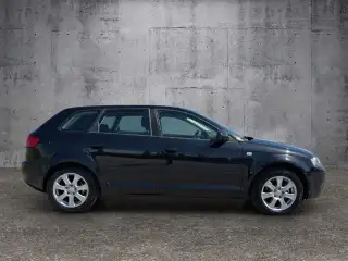 Vehicle image thumbnail, number 7