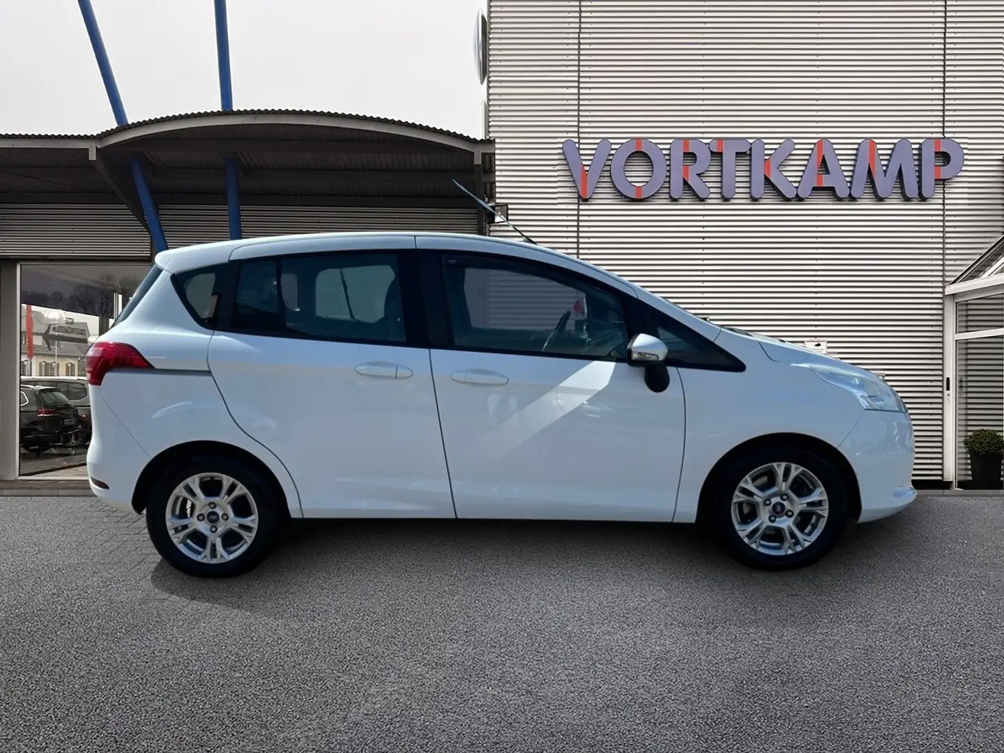 Vehicle image, number 5