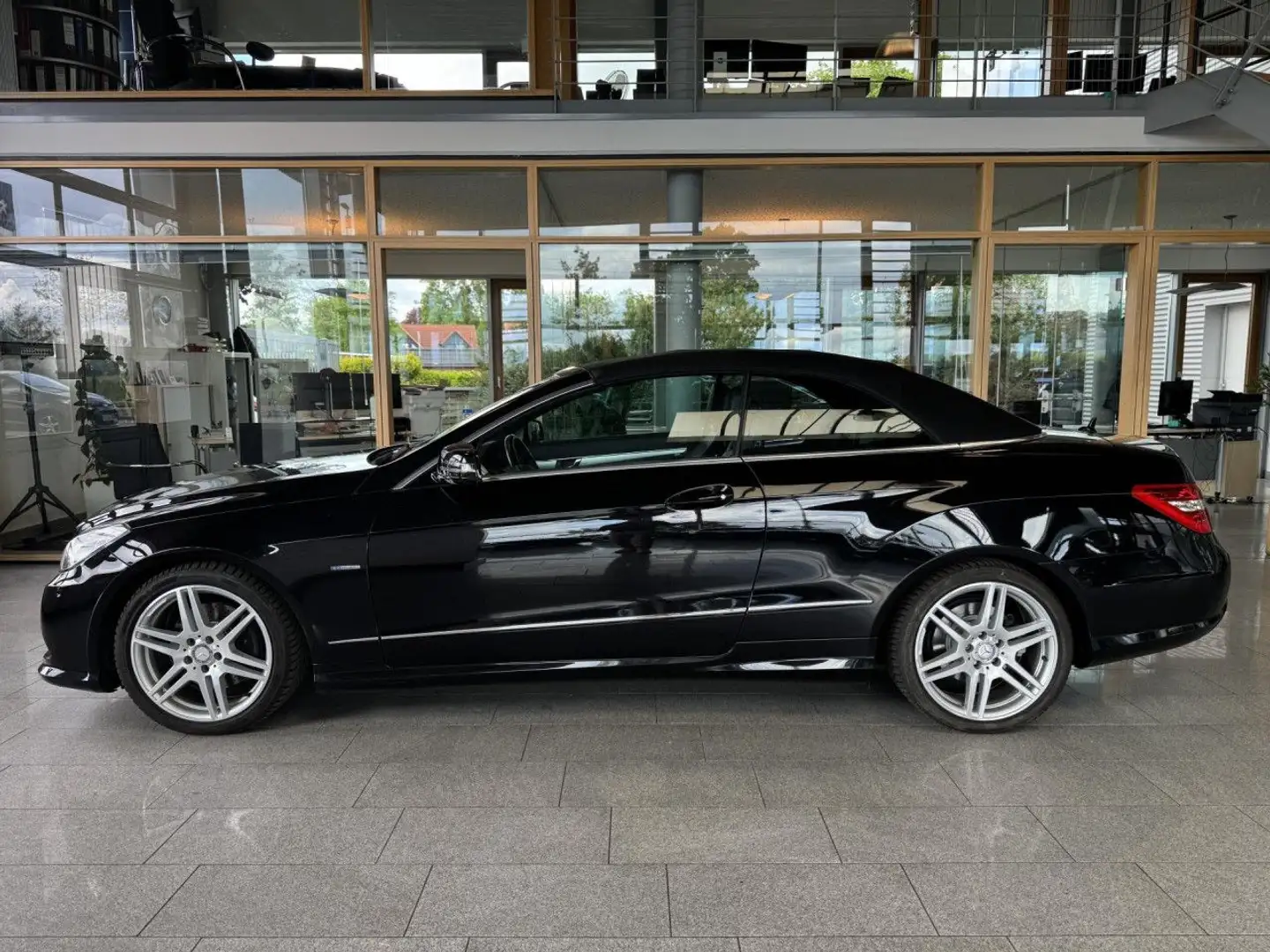 Vehicle image, number 4