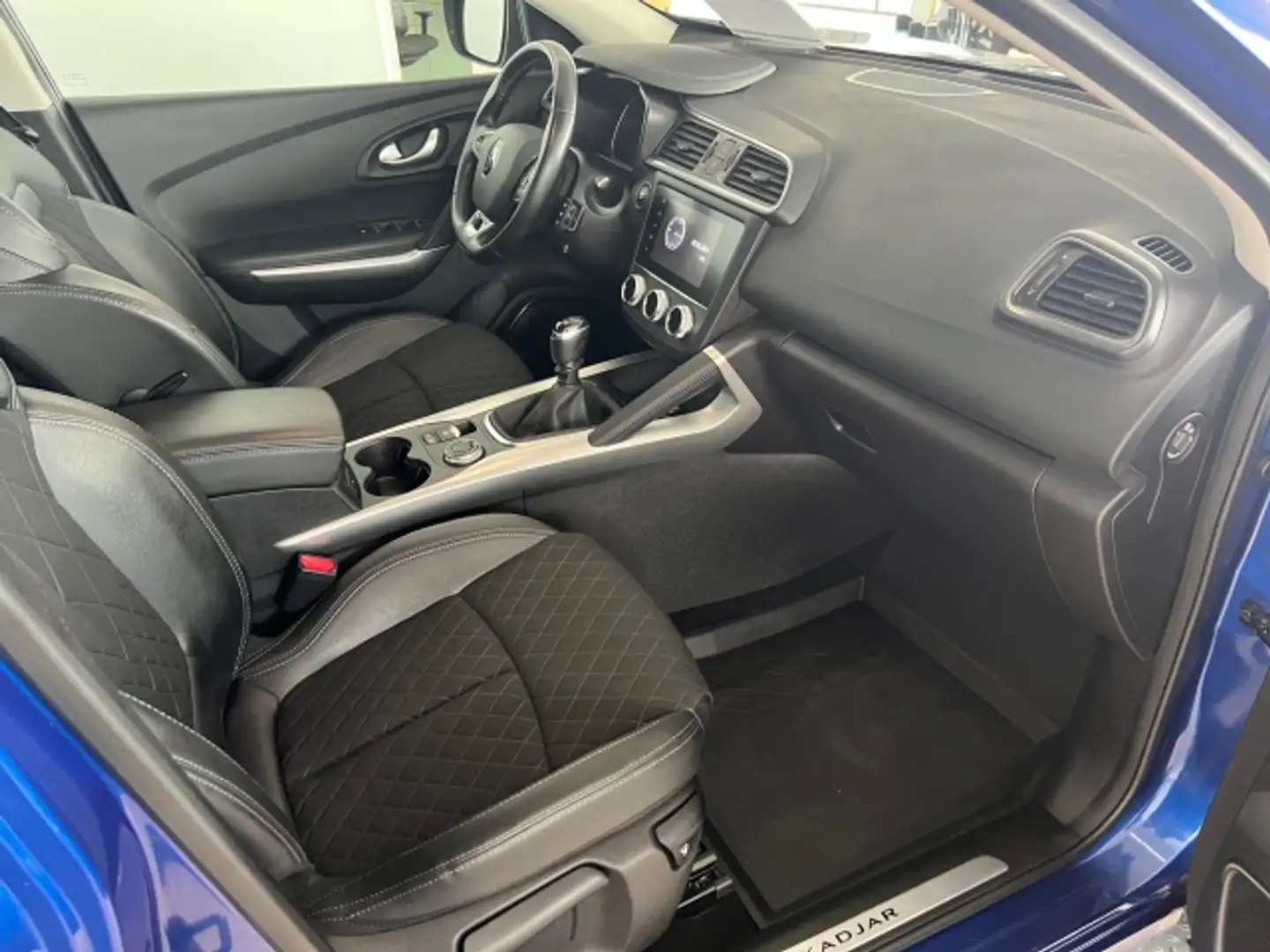 Vehicle image, number 8