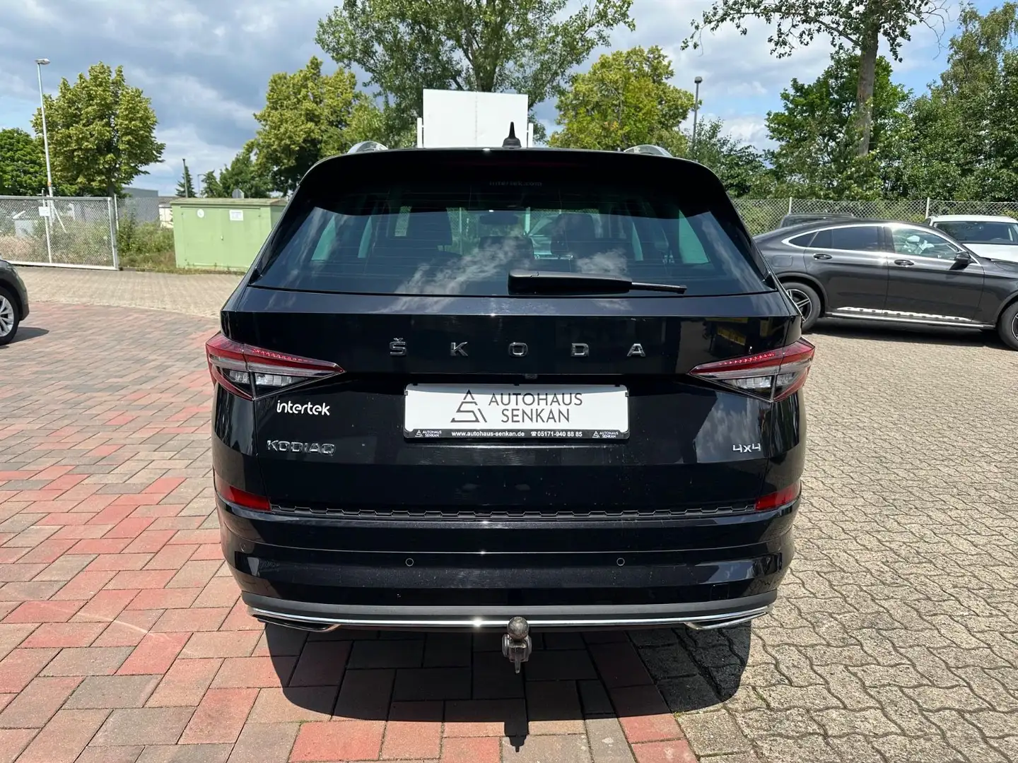 Vehicle image, number 6