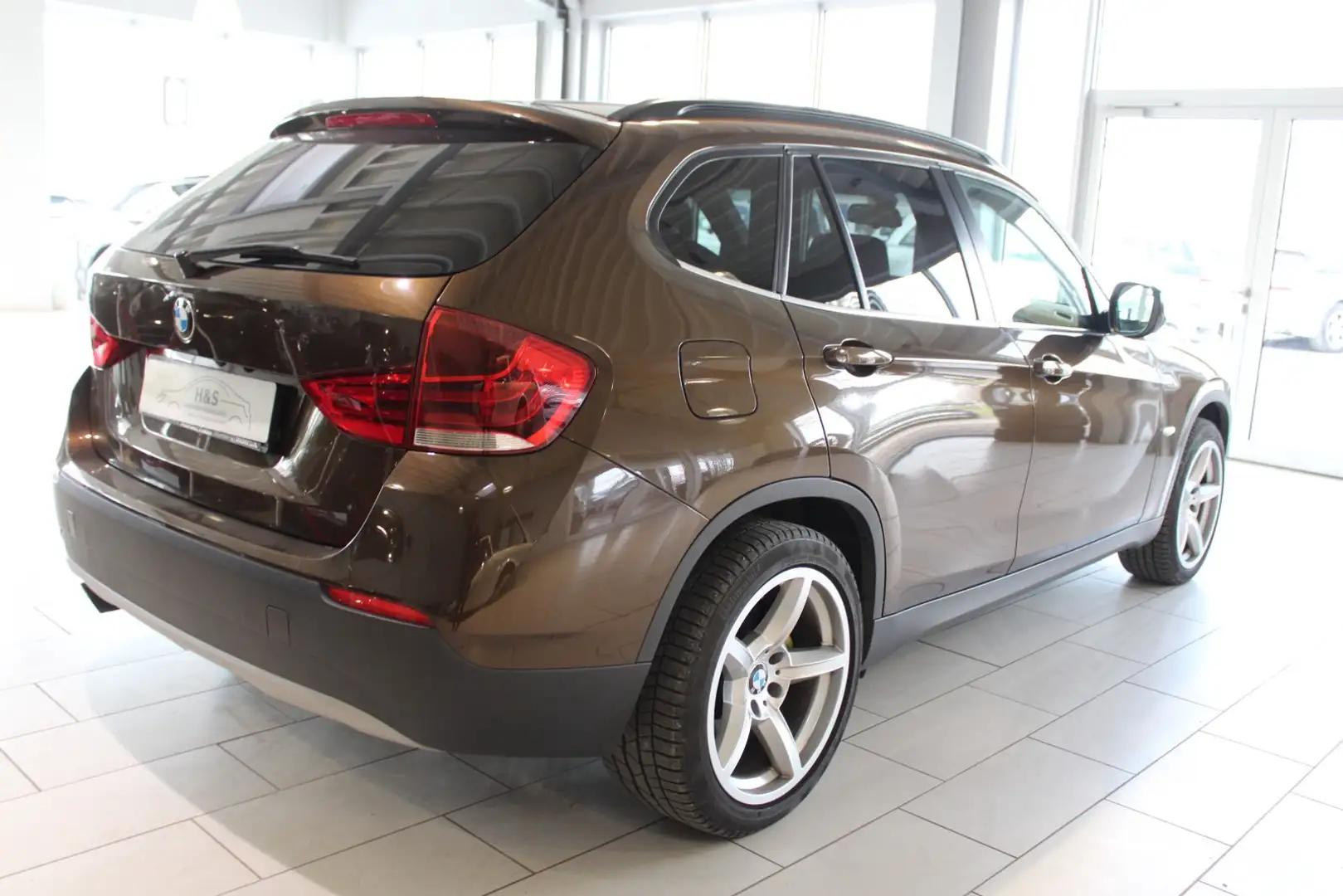Vehicle image, number 4