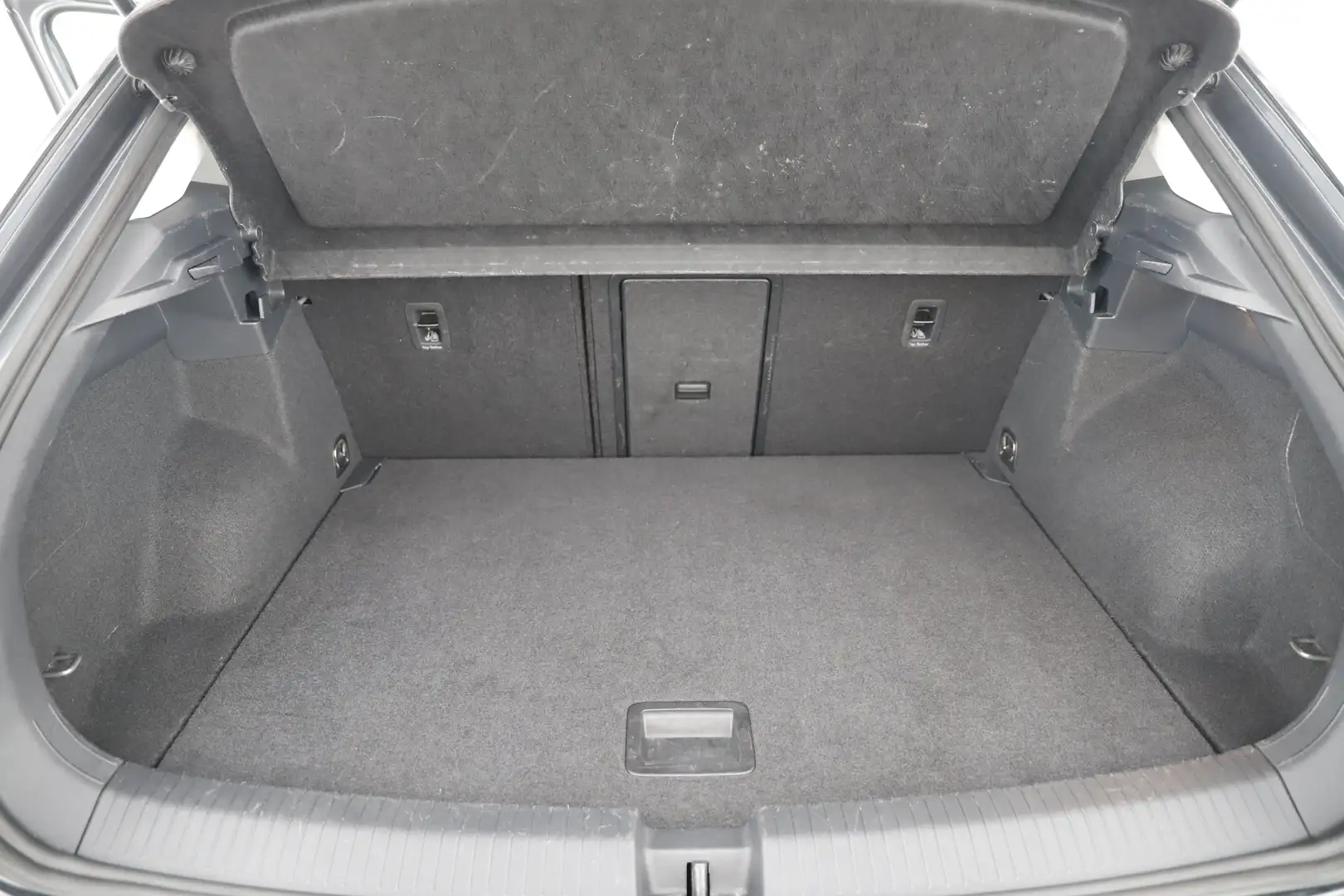 Vehicle image, number 6