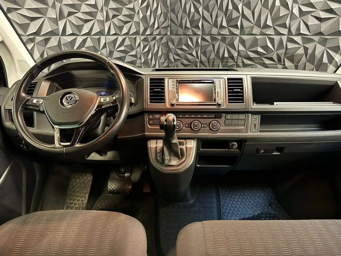 Vehicle image, number 13