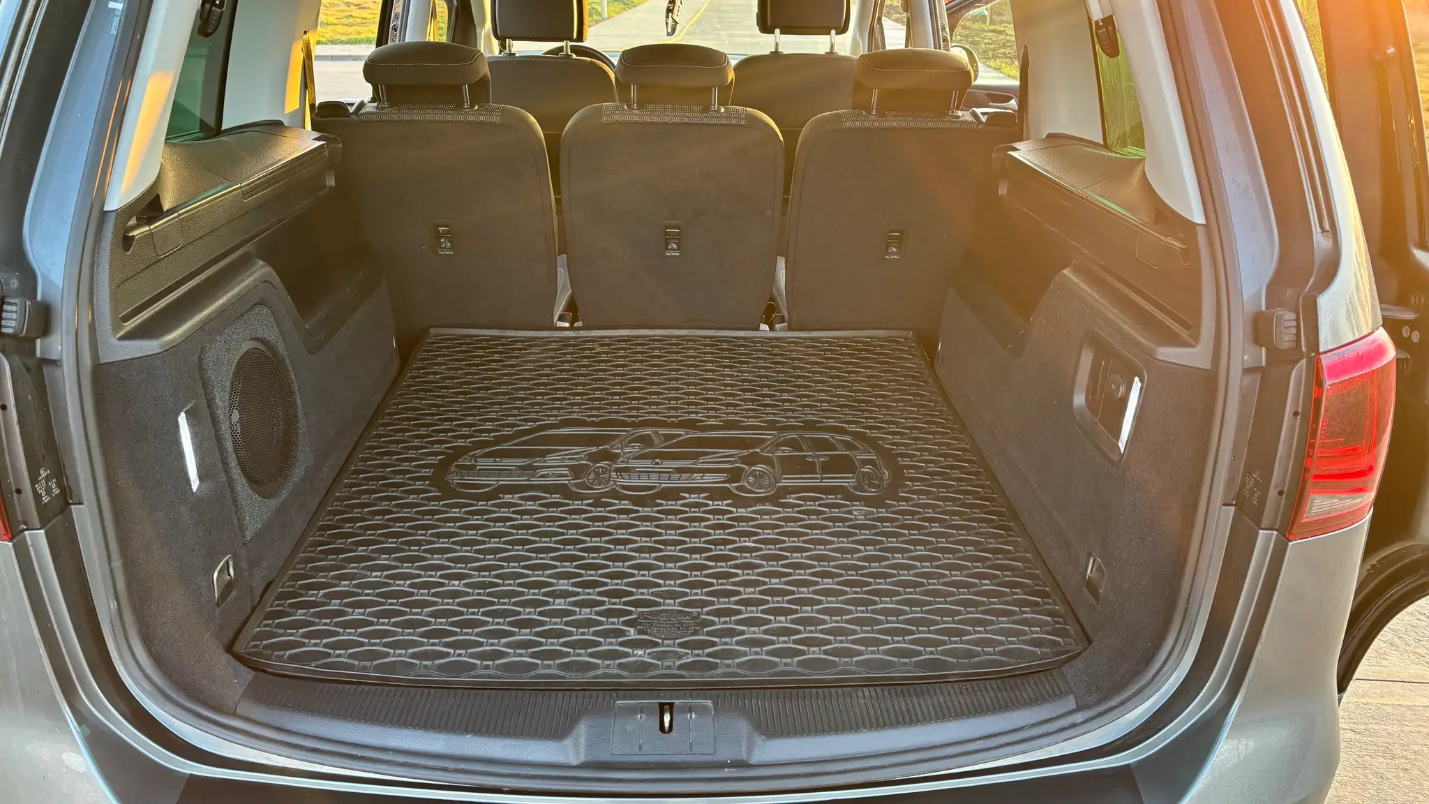 Vehicle image, number 8