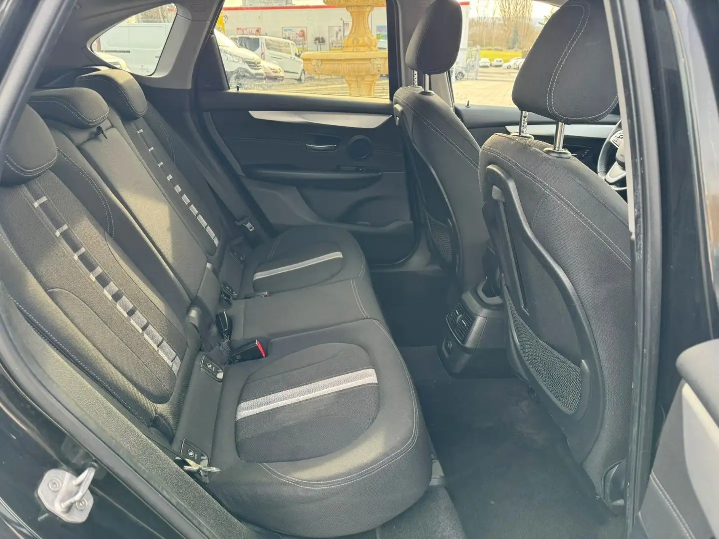 Vehicle image, number 10