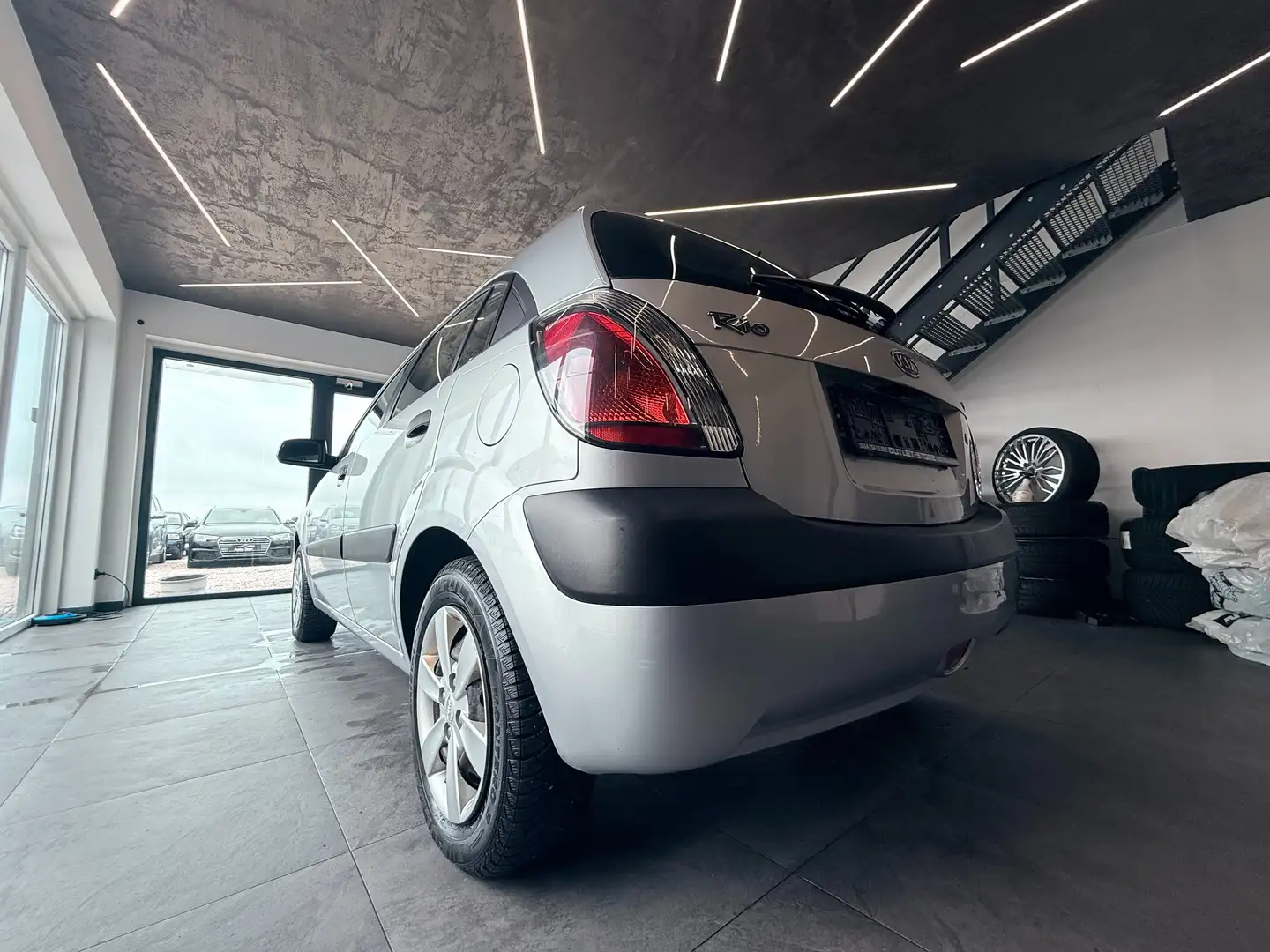 Vehicle image, number 5