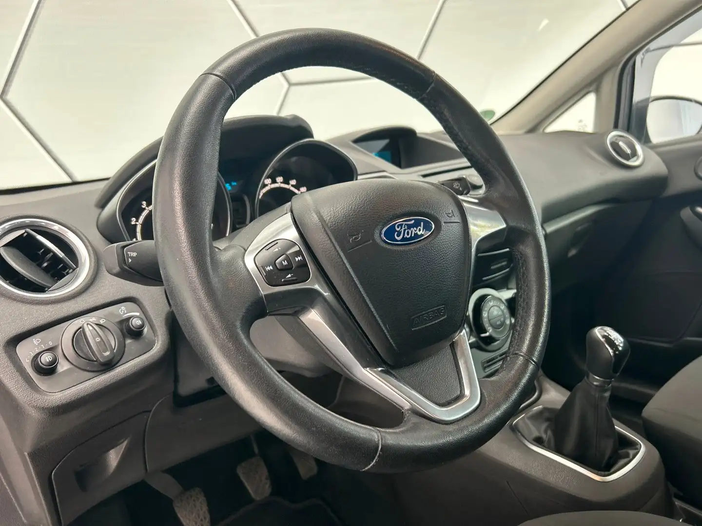 Vehicle image, number 14