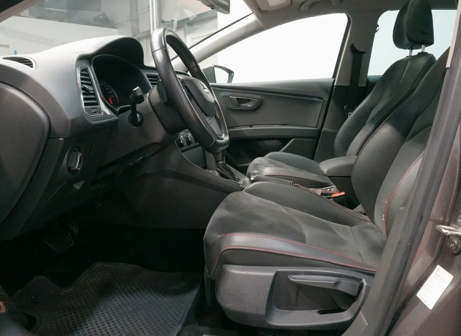 Vehicle image, number 9