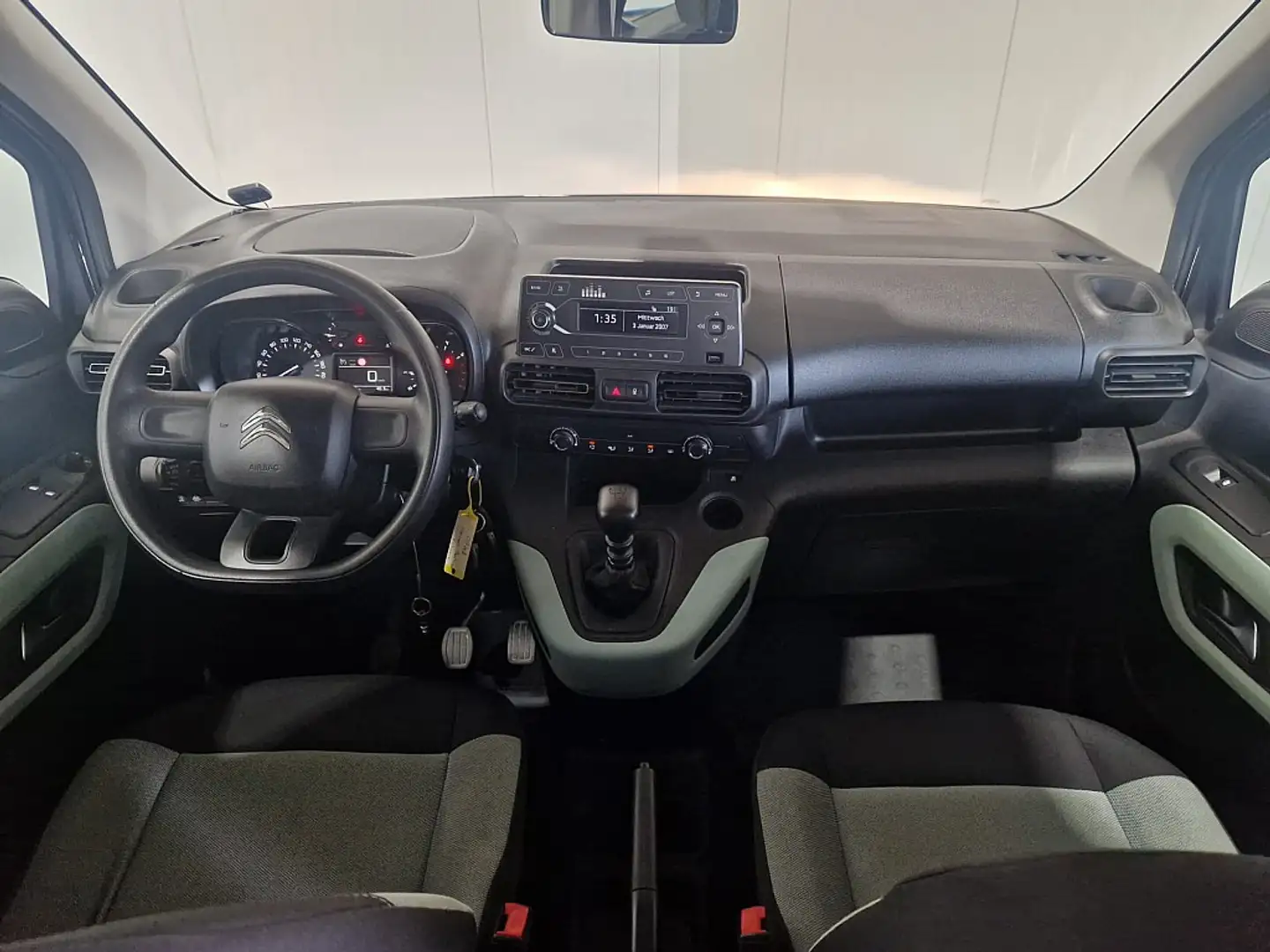 Vehicle image, number 9
