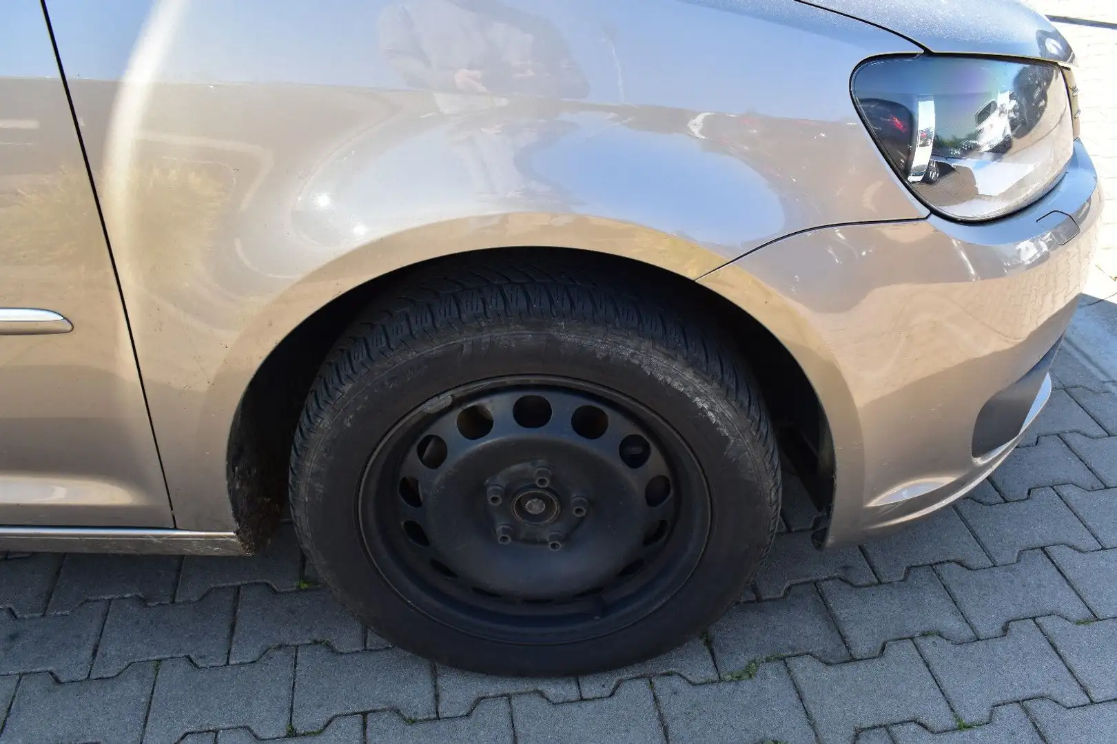 Vehicle image, number 19