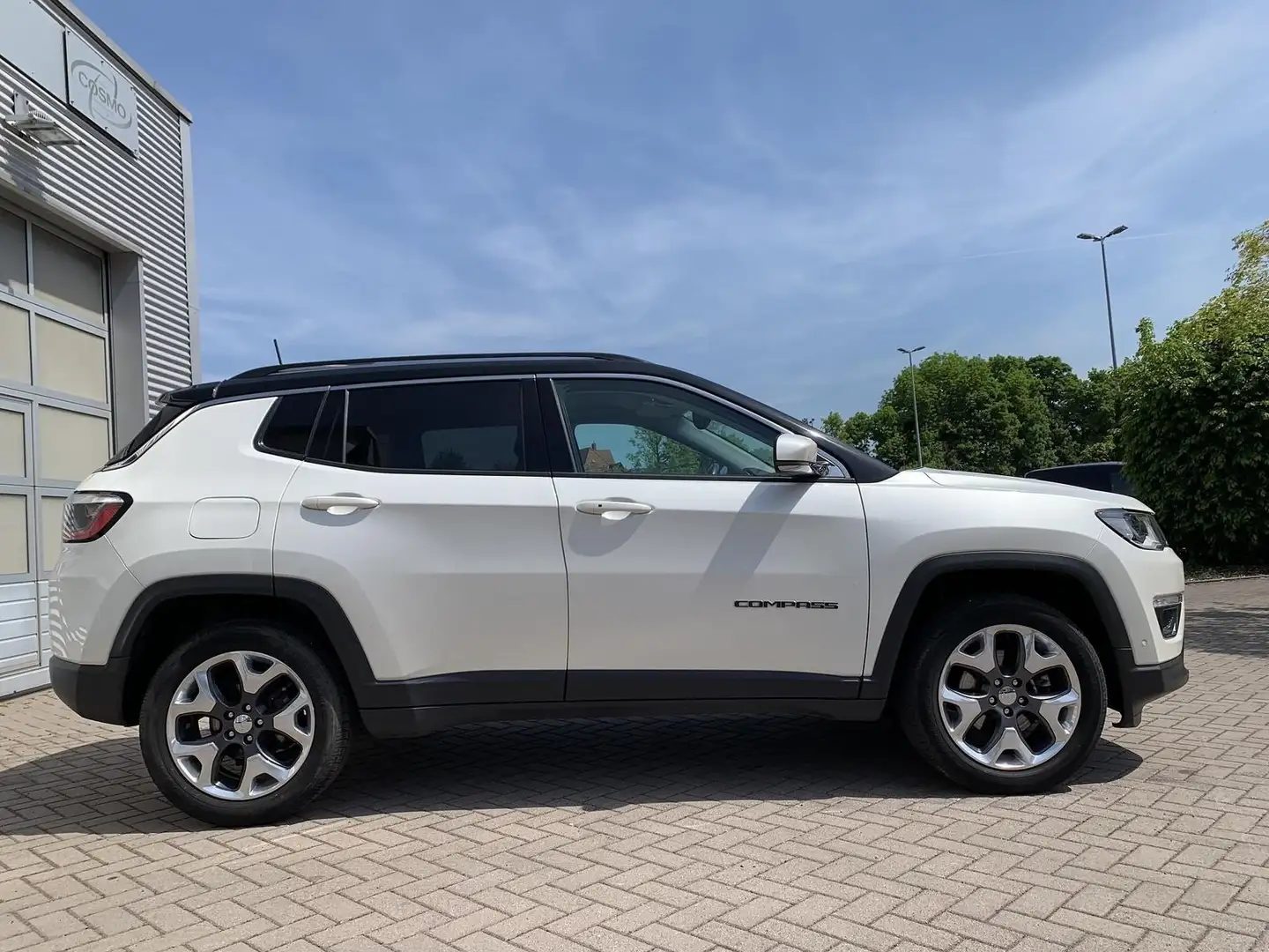Vehicle image, number 4