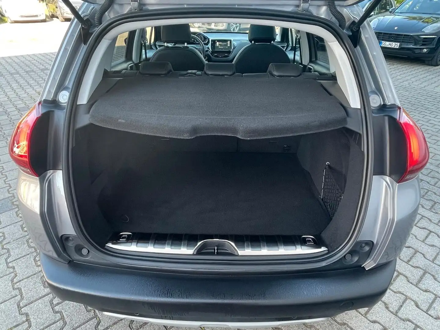 Vehicle image, number 9