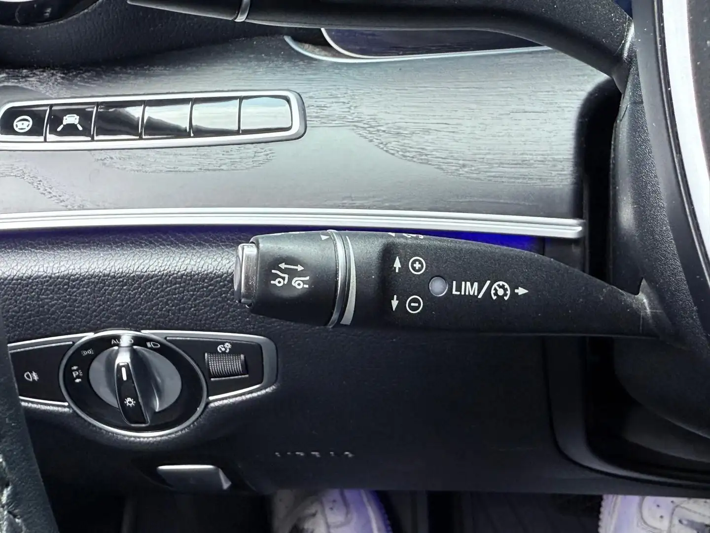 Vehicle image, number 19