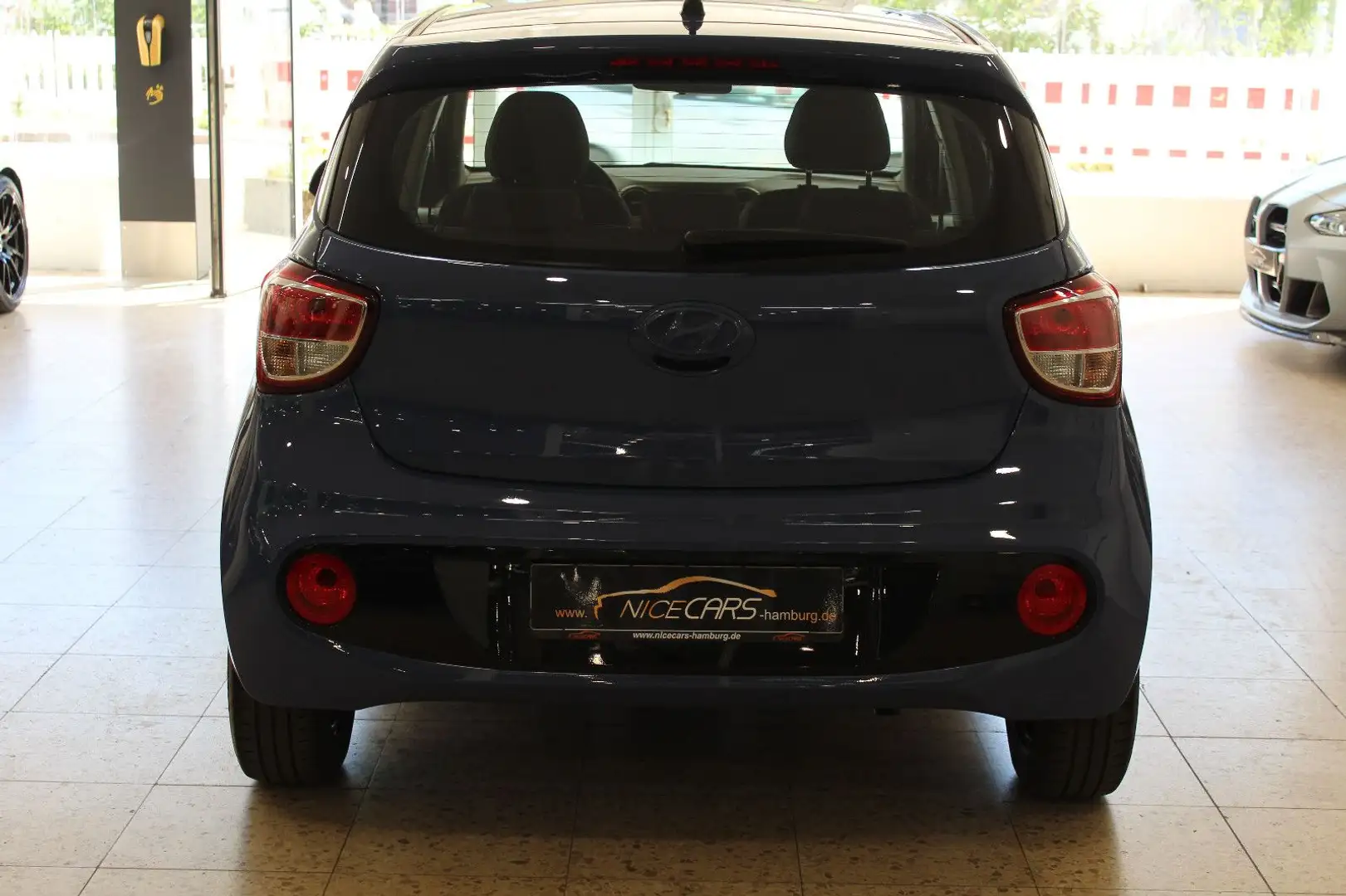 Vehicle image, number 6