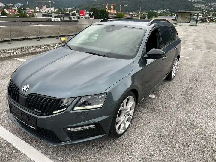 Additional image of the vehicle