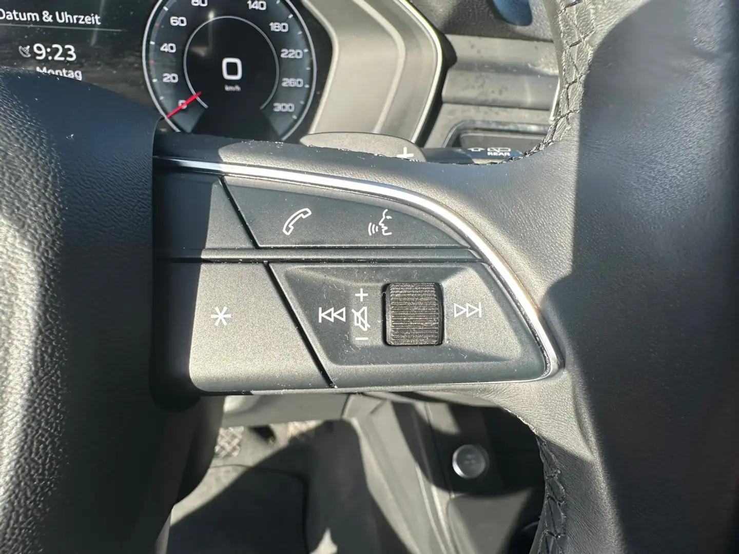 Vehicle image, number 14