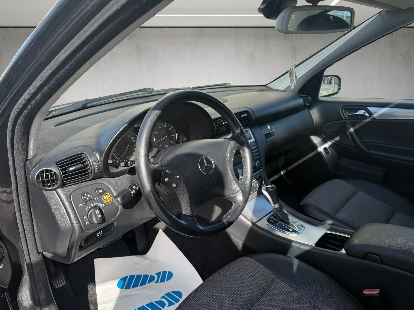 Vehicle image, number 6