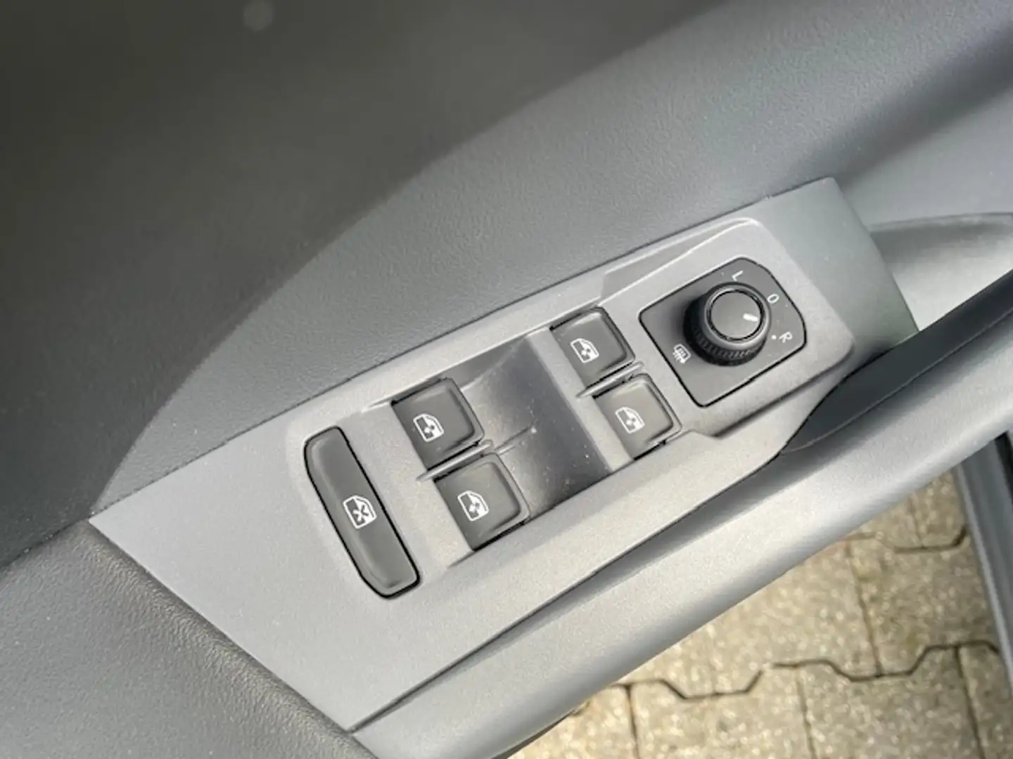 Vehicle image, number 9