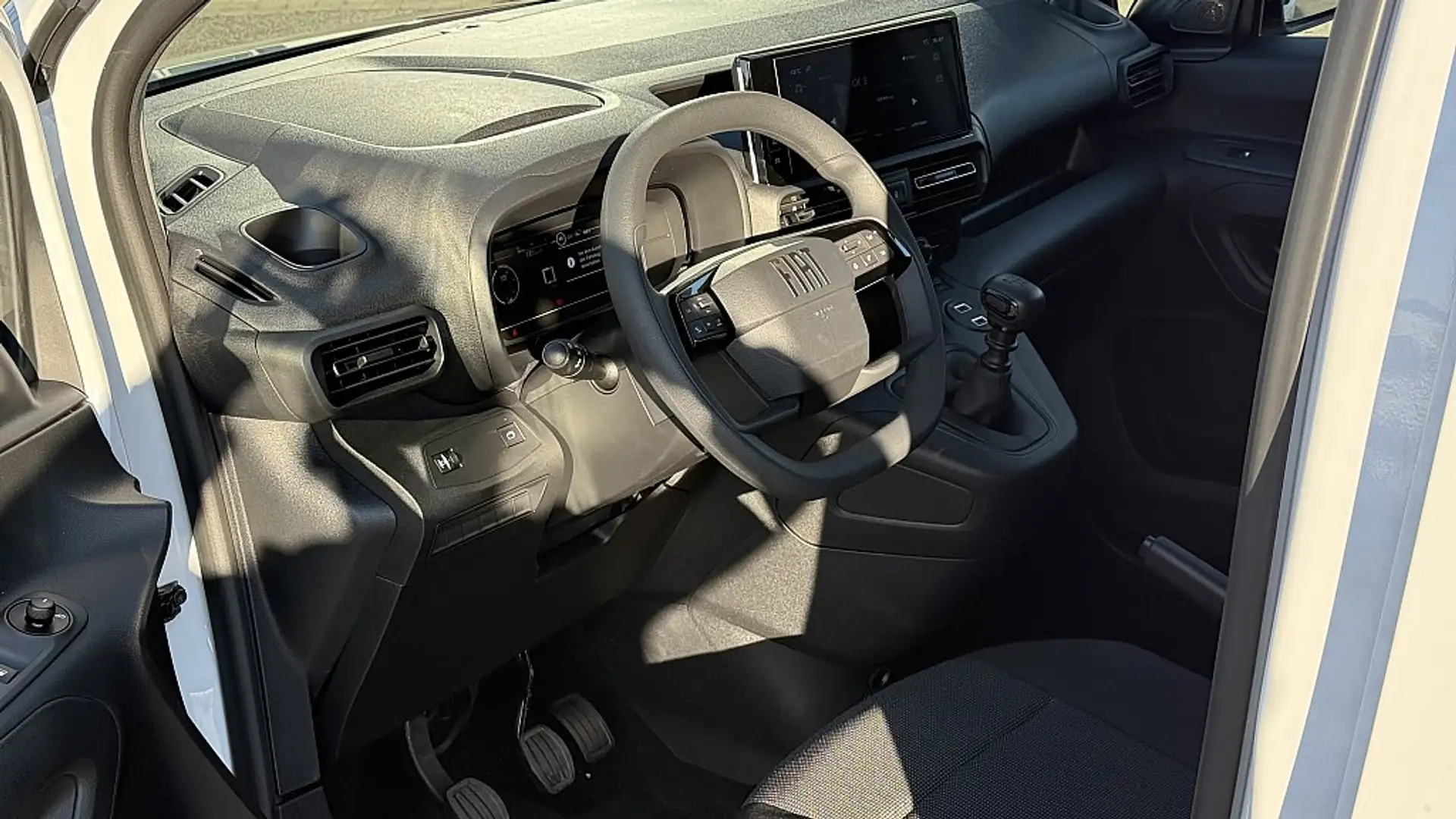Vehicle image, number 12