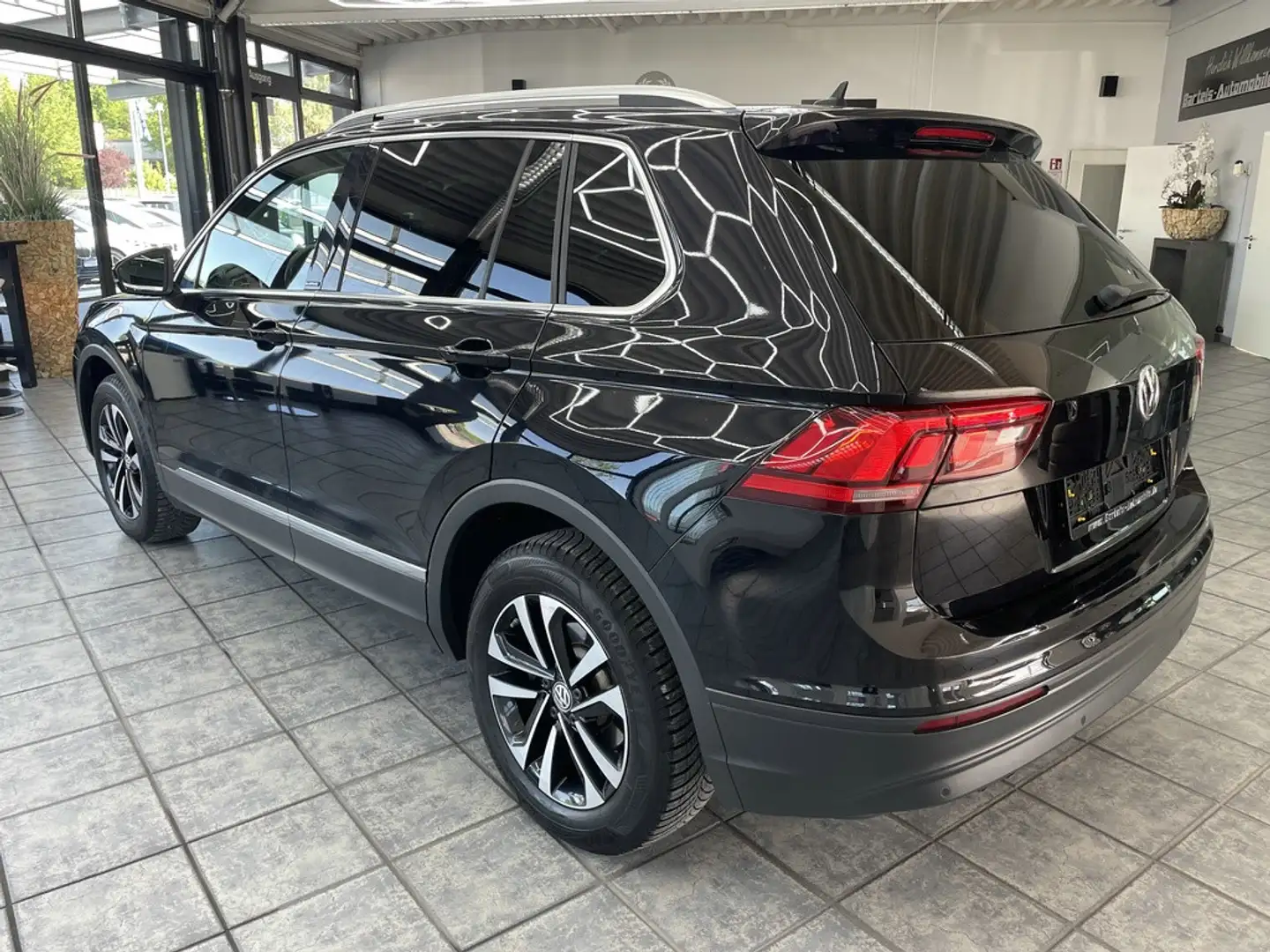 Vehicle image, number 2