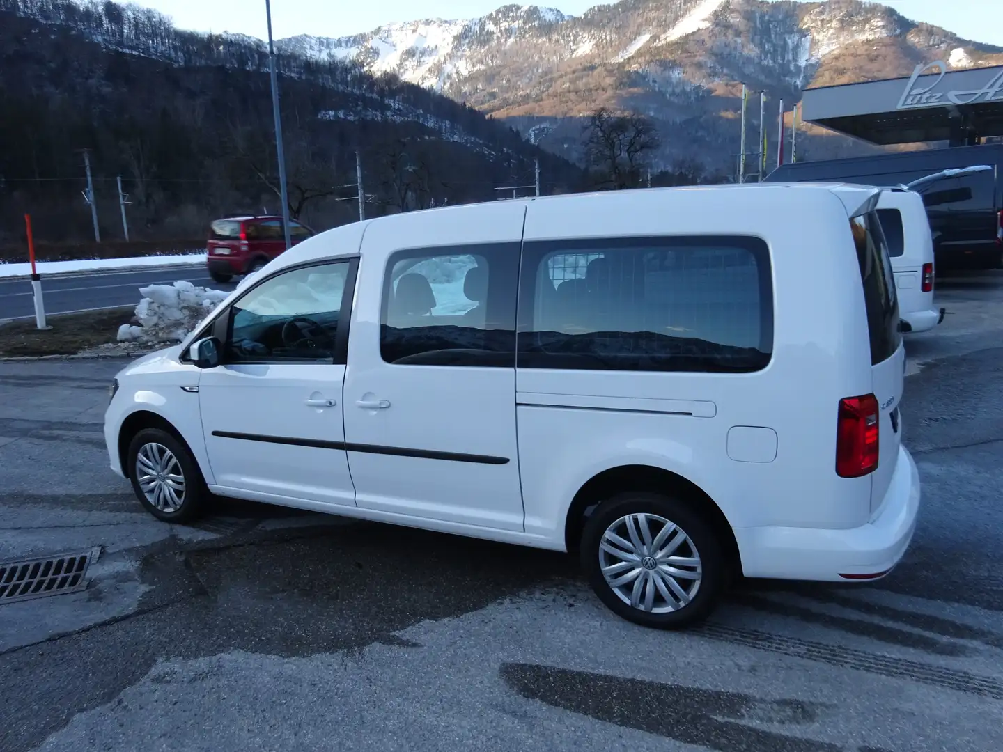 Vehicle image, number 4
