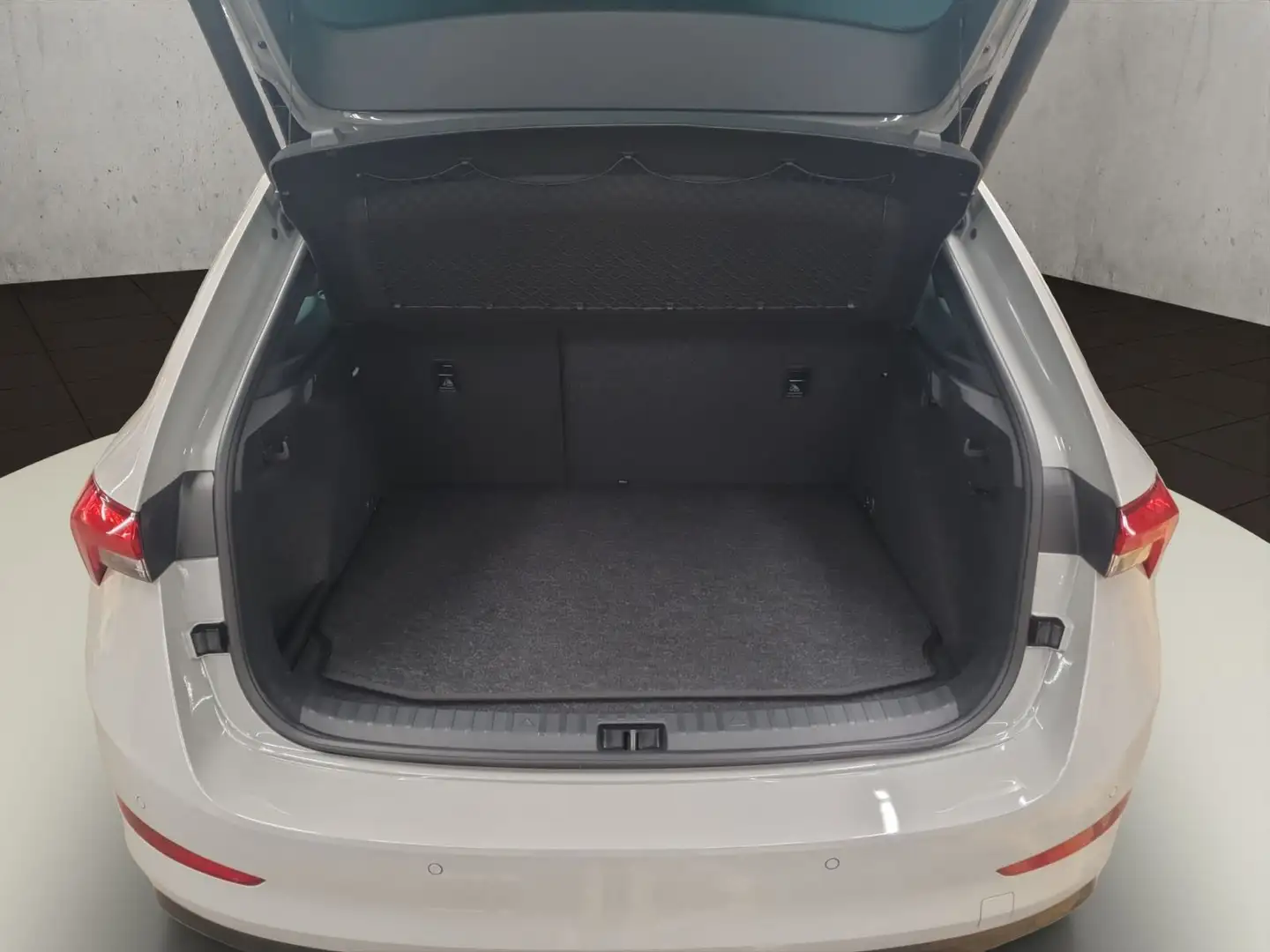 Vehicle image, number 19