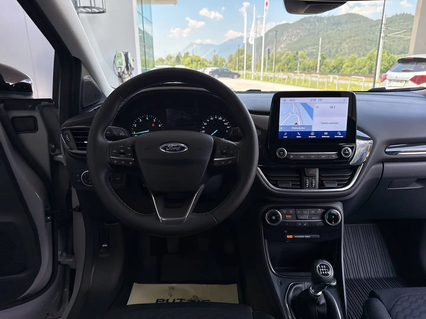 Vehicle image, number 12
