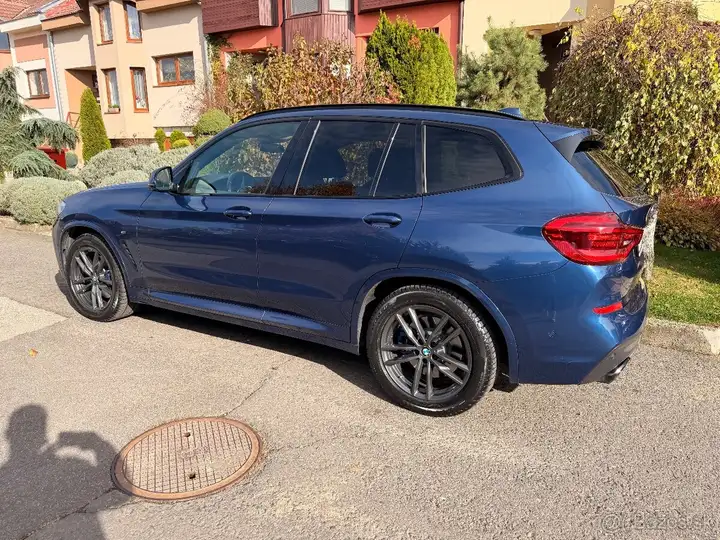 Additional image of the vehicle