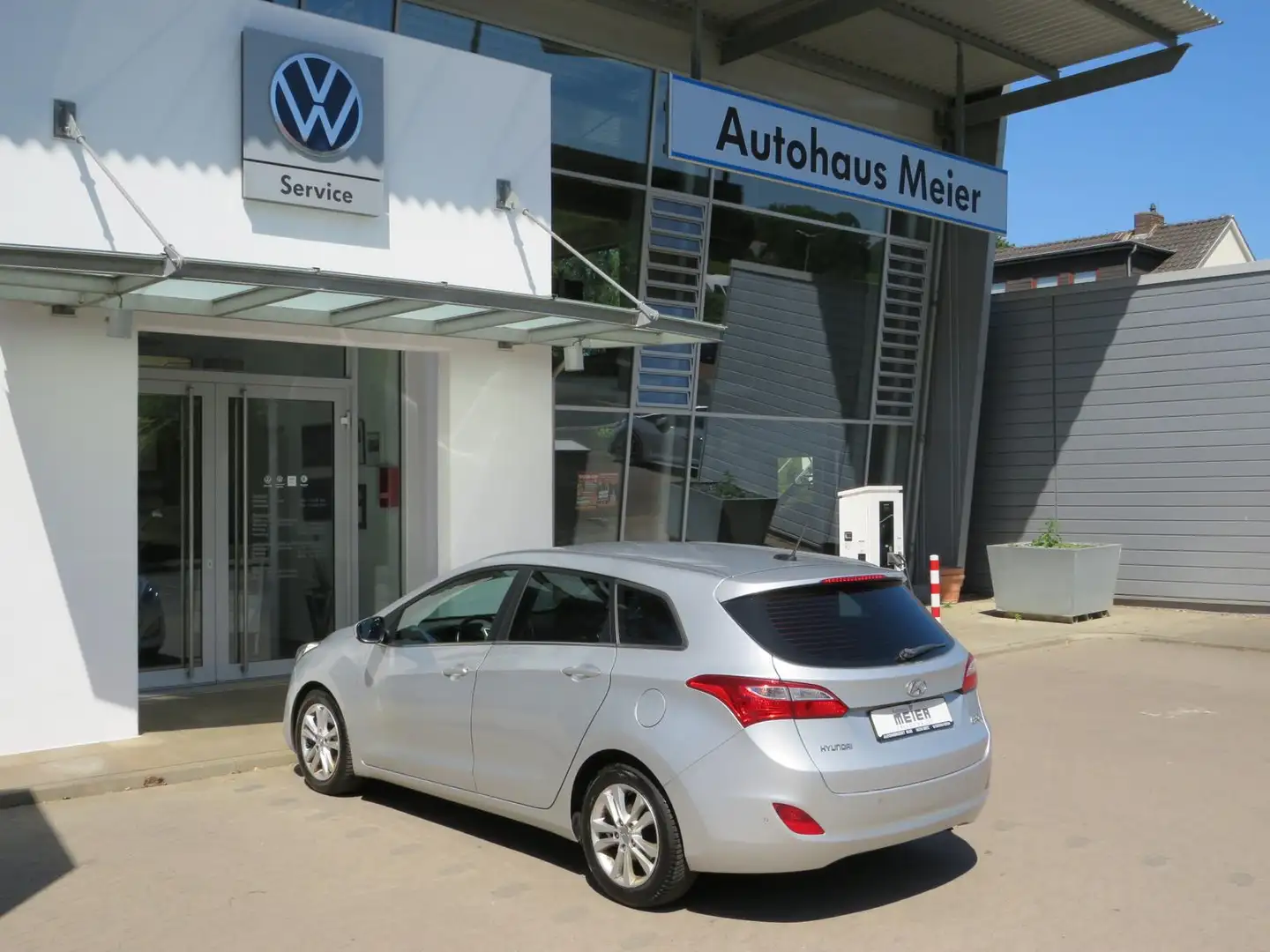 Vehicle image, number 8