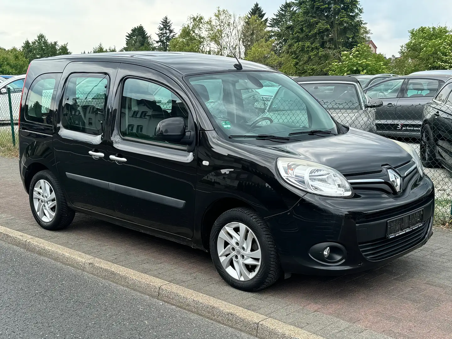 Vehicle image, number 16