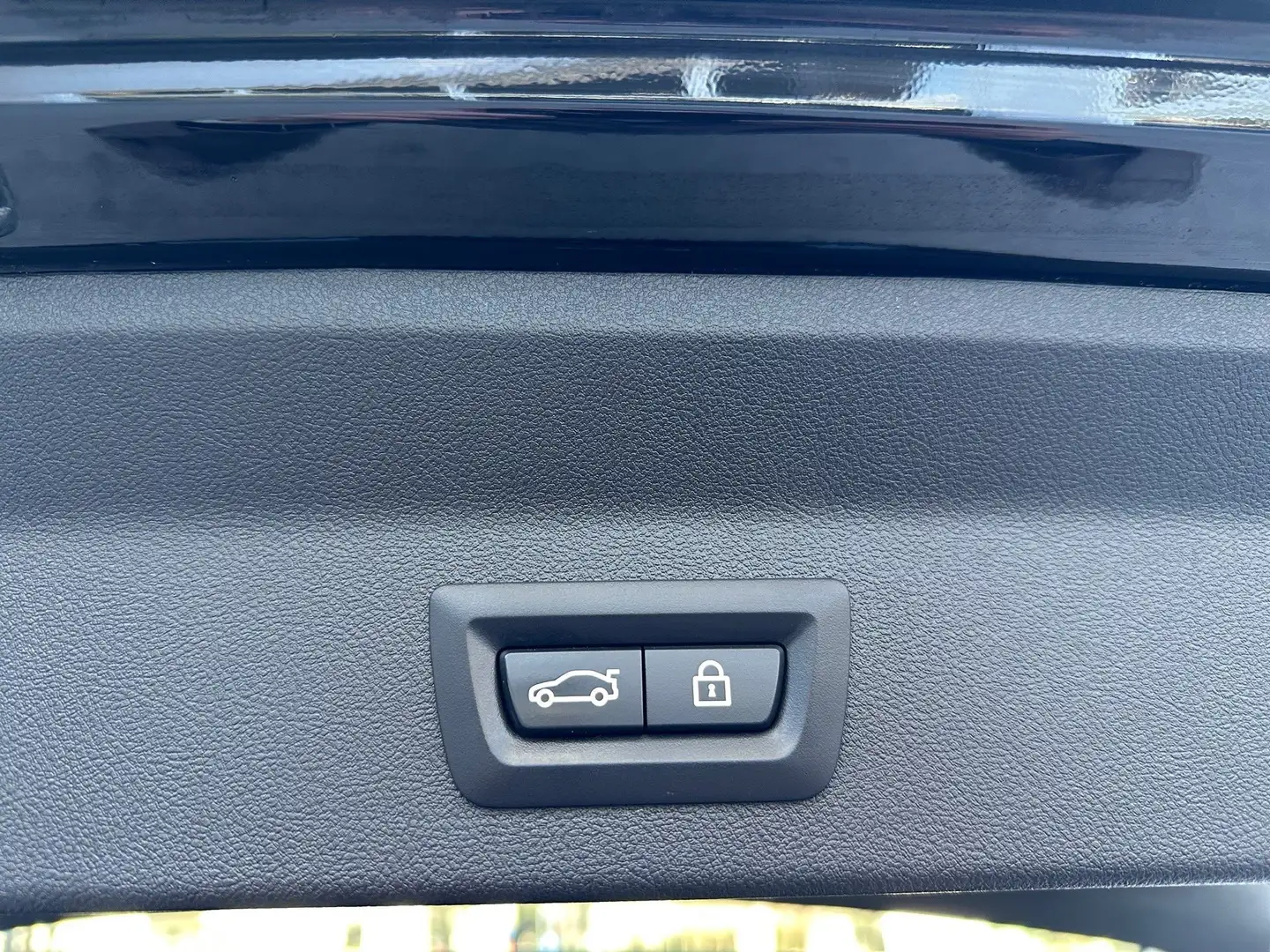 Vehicle image, number 12