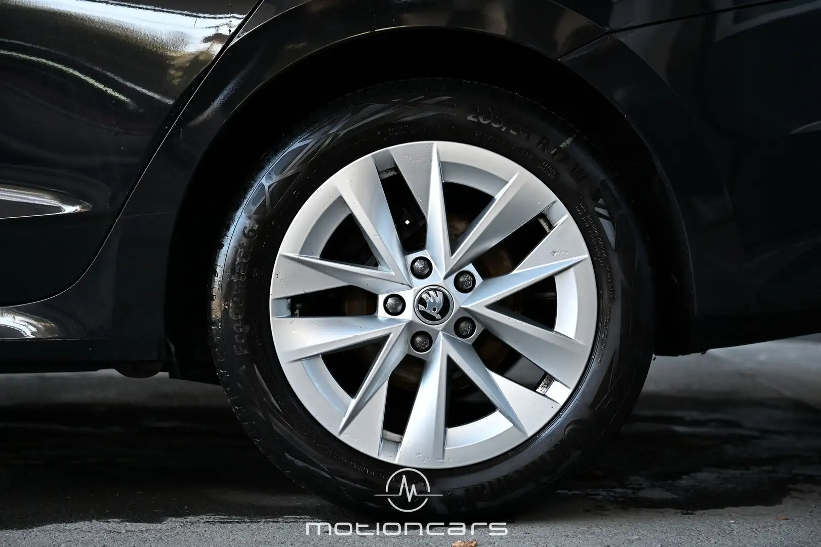Vehicle image, number 8