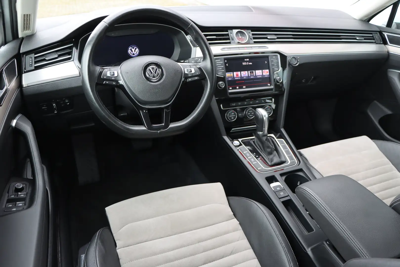 Vehicle image, number 8
