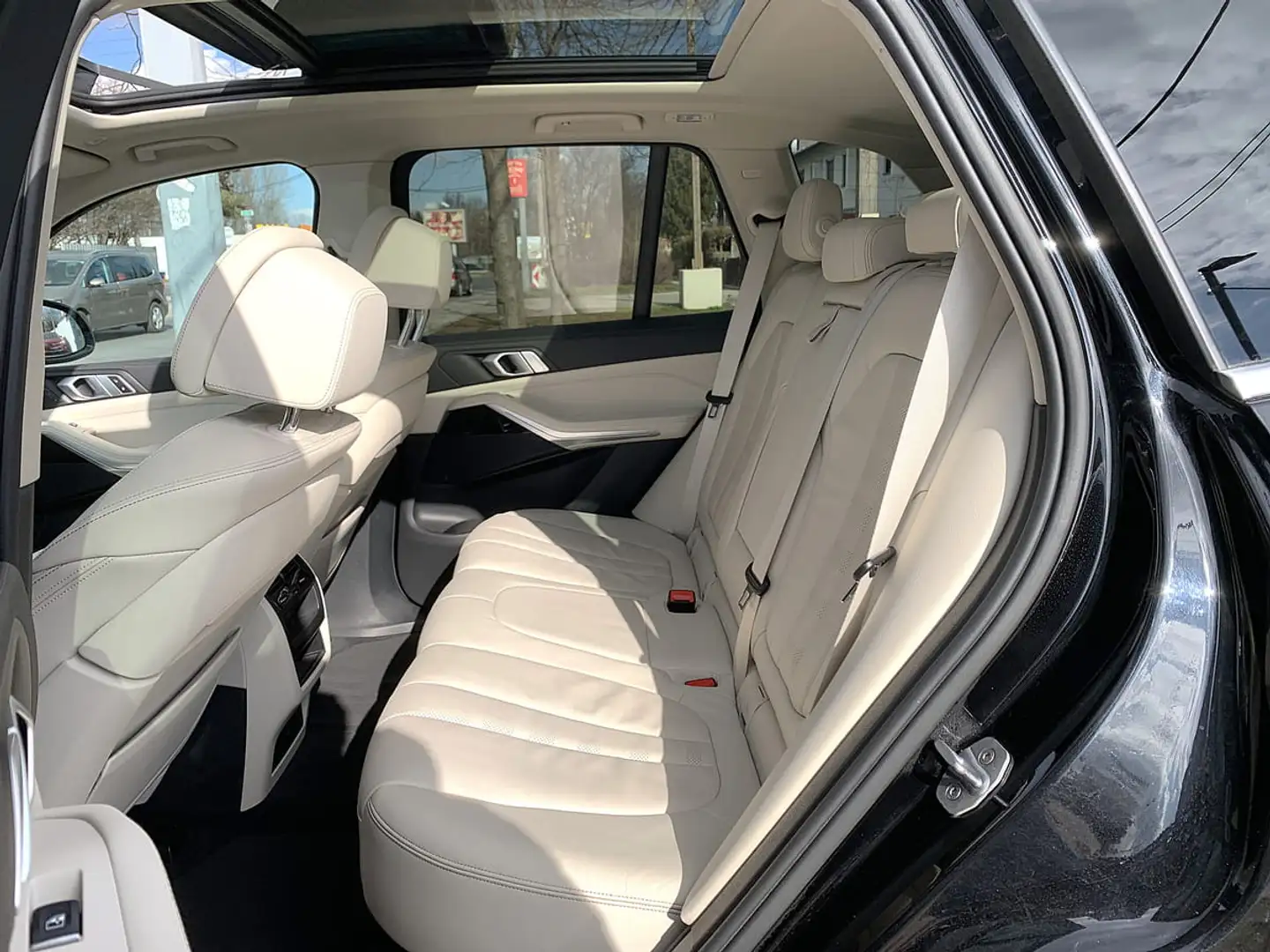 Vehicle image, number 9