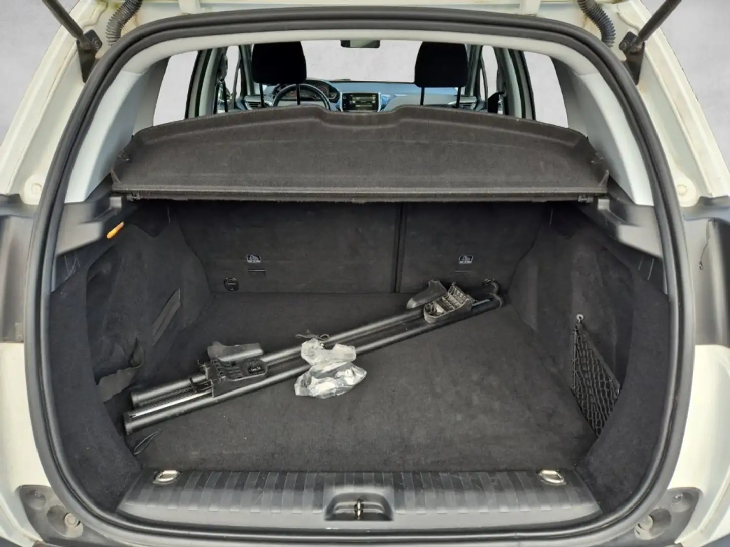 Vehicle image, number 19
