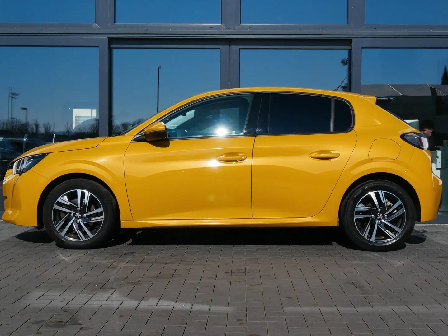 Vehicle image, number 8