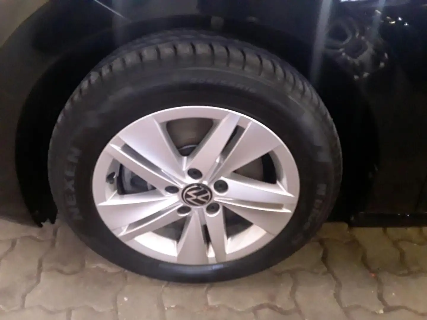 Vehicle image, number 9